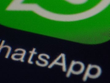 WhatsApp ganha busca de emojis no Android e streaming de vídeo no iOS
