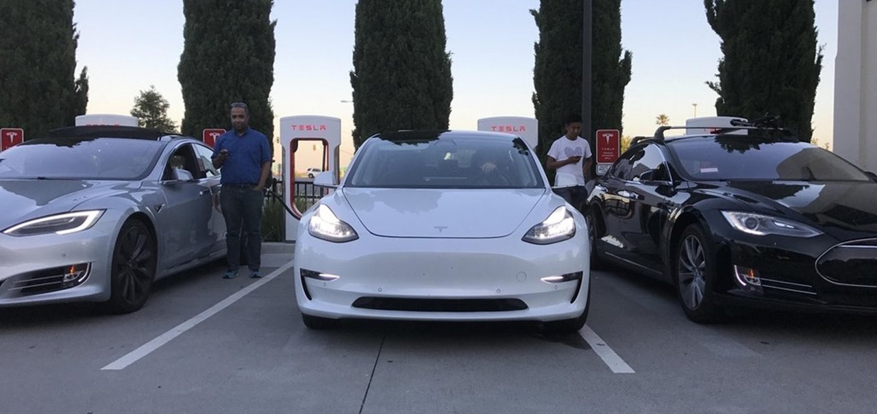 Versão “final” de Tesla Model 3 é fotografado na Califórnia