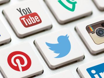 3 bilhões: cerca de 40% da população mundial usa redes sociais ativamente