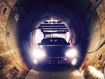 Os mundos de Elon: bilionário mostra seu túnel sendo ocupado por um Tesla