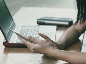 18% dos brasileiros conectados compartilham internet com o vizinho