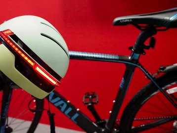 Supercapacete para bike vai deixar você a cara do RoboCop