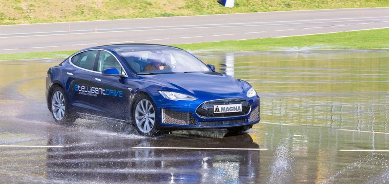 Magna “cria” Tesla Model S com três motores elétricos