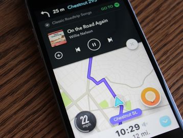 Integração entre Waze e Spotify no iOS vai deixar o trânsito mais musical