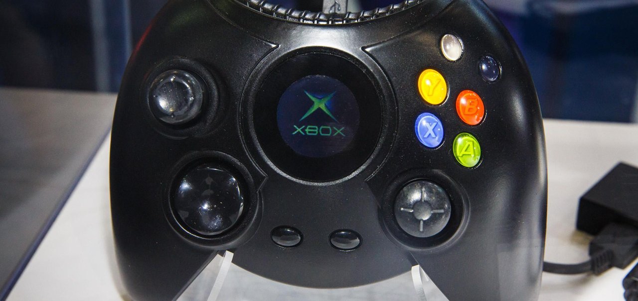 Microsoft vai relançar controle clássico do Xbox, que nasceu em 2001