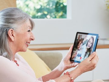 Implante auditivo permite conexão com seu sistema nervoso via iPhone