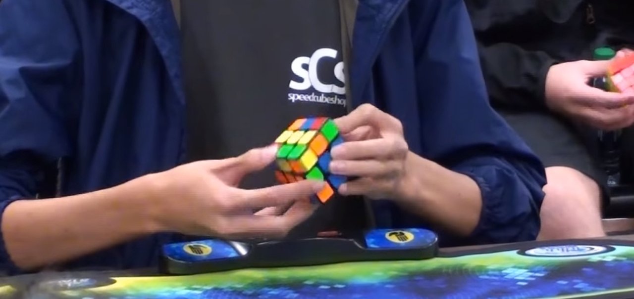 Novo recorde: resolveram um cubo mágico em apenas 4,59 segundos [vídeo]