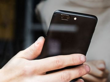 Enquanto o OnePlus 5T é finalmente lançado, OnePlus 5 está para acabar