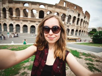 App Candy Selfie Camera traz mais de 100 filtros e adesivos para selfies