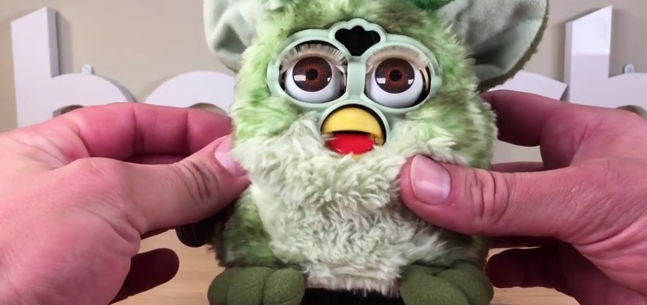 Lembra dele? Fã transforma o clássico Furby em assistente pessoal moderno