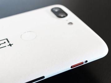 OnePlus 5T em Sandstone White esgota na loja oficial em menos de 2 horas
