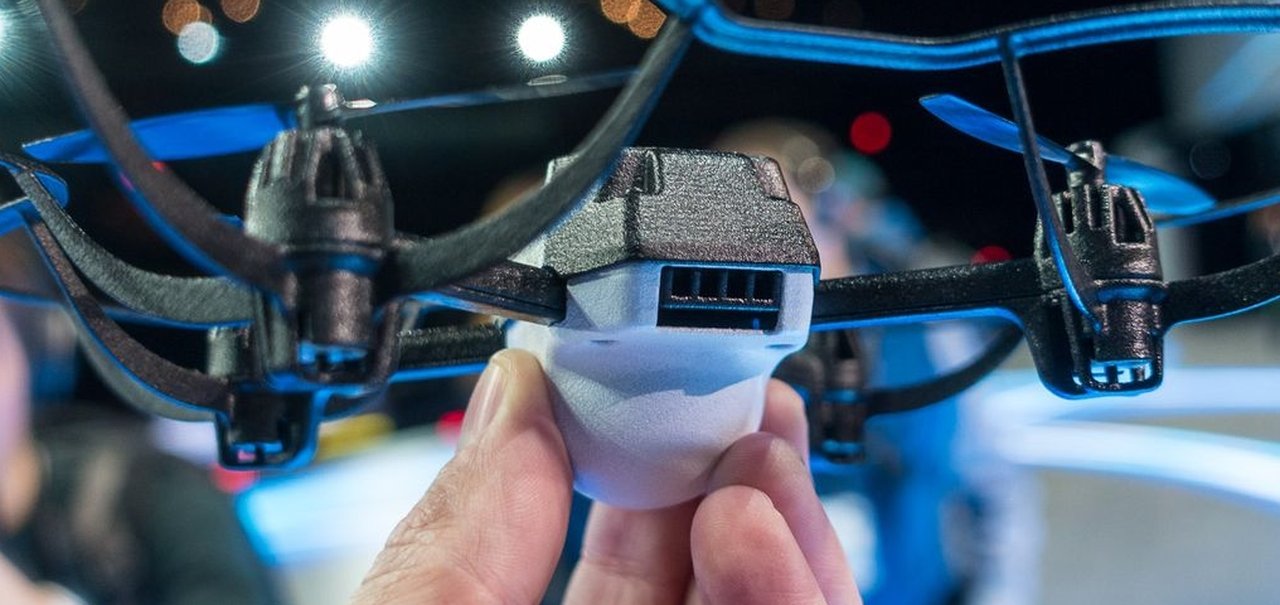 Intel mostra show de luzes com drones que funciona em ambientes internos