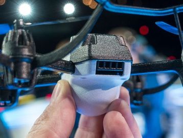 Intel mostra show de luzes com drones que funciona em ambientes internos
