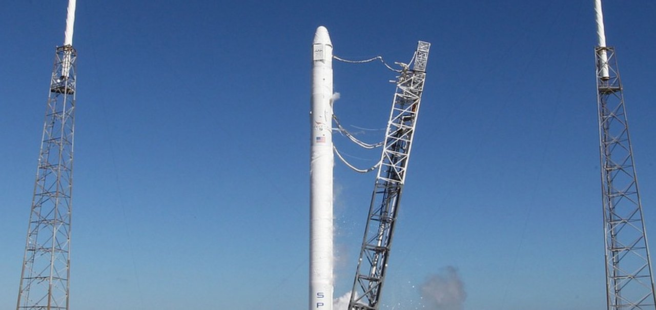 SpaceX falha ao tentar usar rede gigante para apanhar parte de foguete