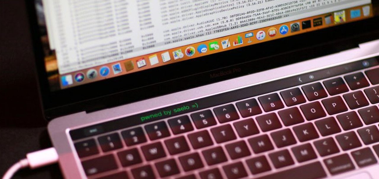 Hacker explora falha no Safari para invadir a Touch Bar do MacBook