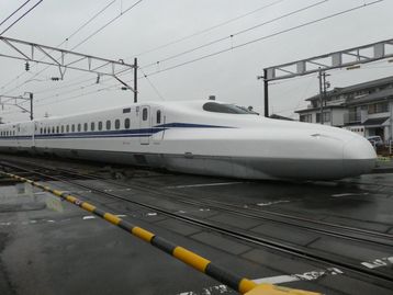 Japão revela protótipo 'supremo' de novo trem-bala que vai estrear em 2020