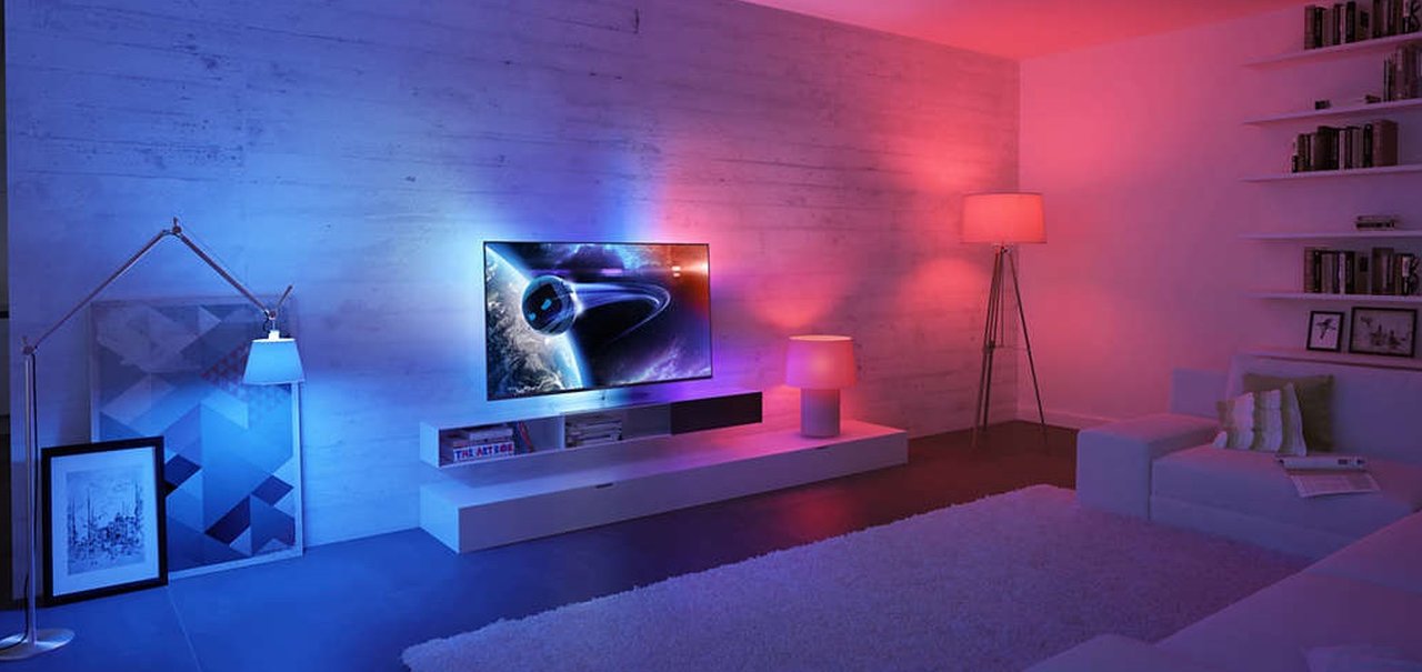 Philips volta a produzir TVs com Ambilight para o mercado brasileiro