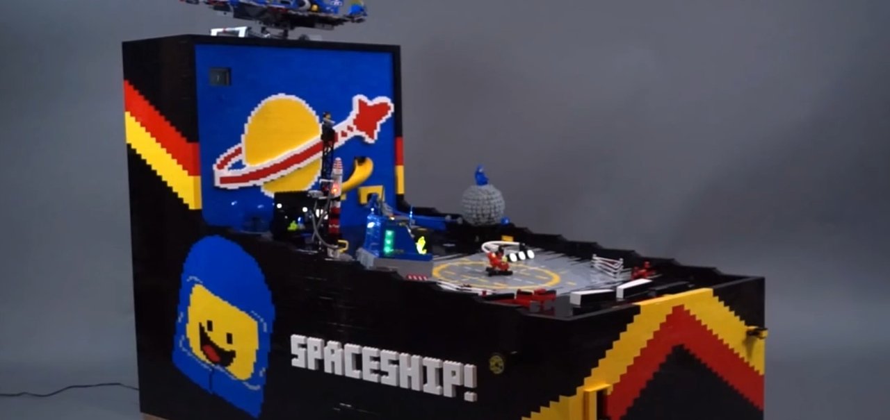 Youtuber usa 15 mil peças para criar uma máquina de pinball feita de LEGO