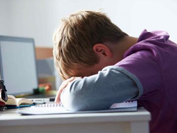 Os 10 maiores riscos para crianças e adolescentes na internet