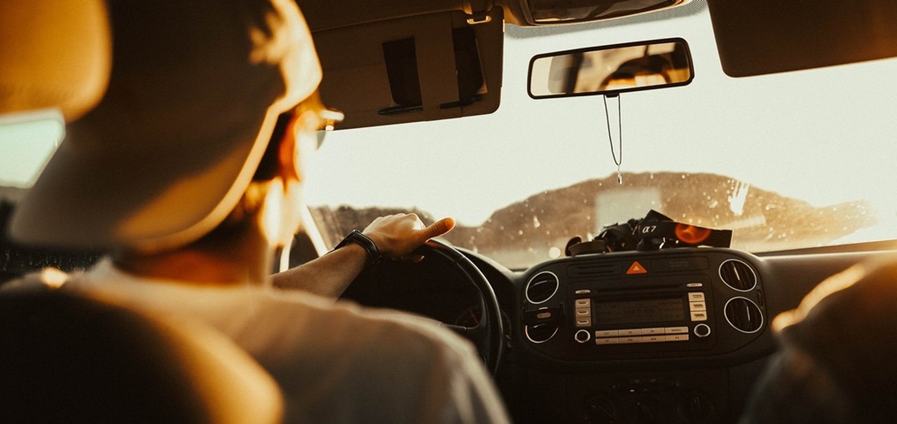 Veja um comparativo de preços entre pedir um Uber e alugar um carro