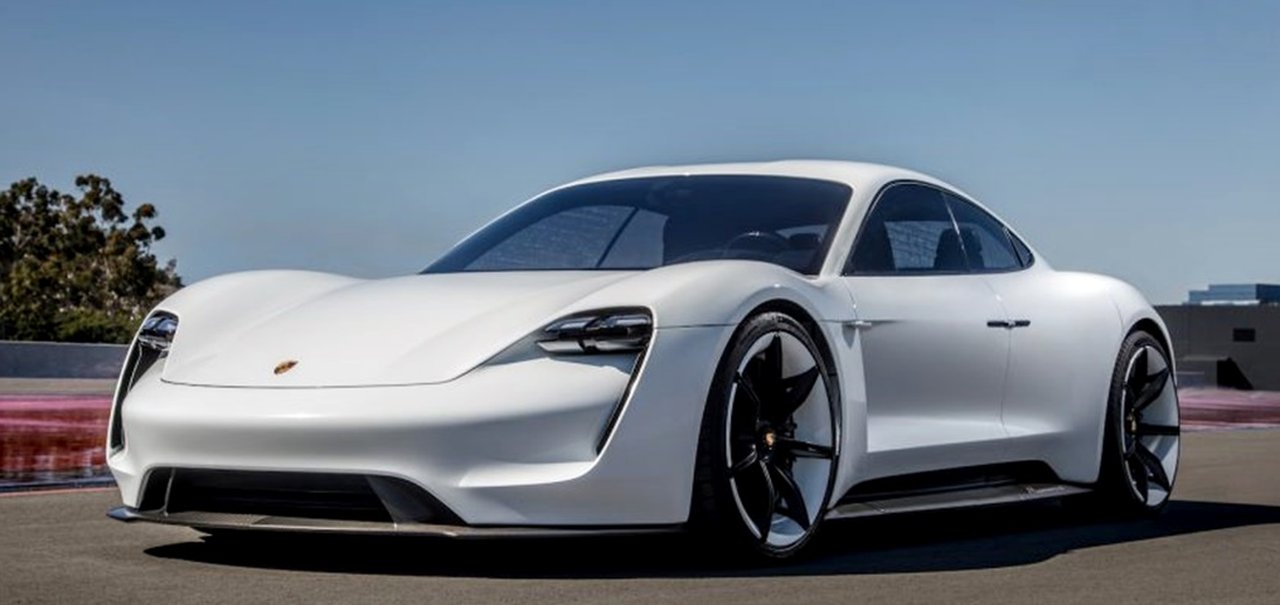 Porsche revela o nome de seu sedan elétrico — e geral não curtiu muito