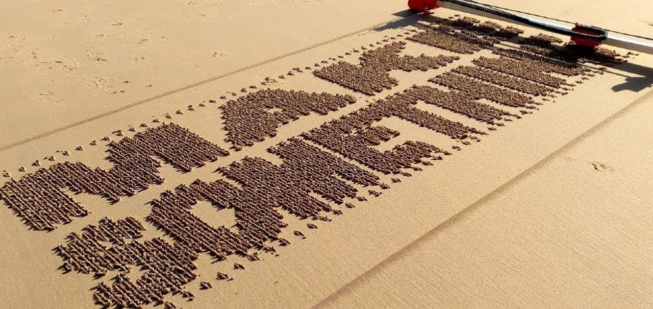 Espanhol cria impressora autônoma para escrever na areia