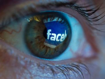 Redes sociais usam ‘cocaína do comportamento’ para viciar seus usuários