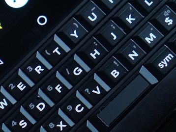 TCL lança novo smartphone BlackBerry com teclado físico QWERTY