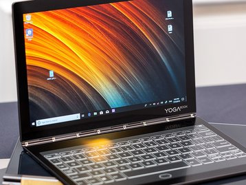 Novo Yoga Book da Lenovo é fino, leve e tem uma tela E-Ink que vira teclado