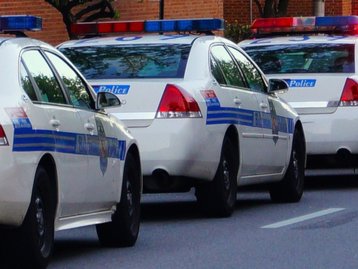 Patente da Motorola mostra carro de polícia autônomo conduzindo suspeito