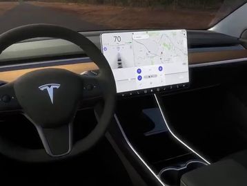 Atualização de S.O para carros Tesla traz jogos da Atari como Easter Eggs