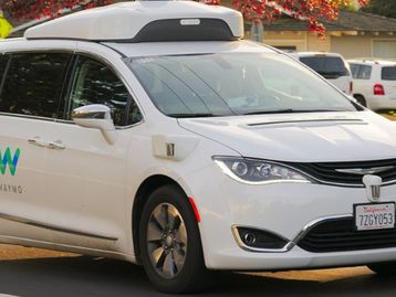 Waymo vai lançar serviço de transporte com carros autônomos ainda neste ano