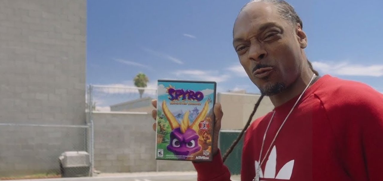 Snoop Dogg ganha cópia de Spyro Reignited Trilogy das mãos do próprio Spyro