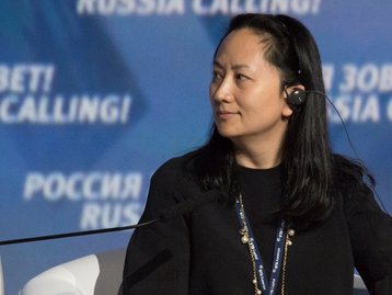 Diretora da Huawei é solta da prisão no Canadá