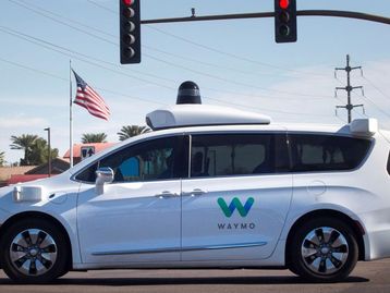 Norte-americanos estão atacando carros autônomos da Waymo nas ruas