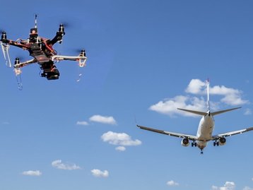 Avião tem o bico totalmente destruído por drone no México