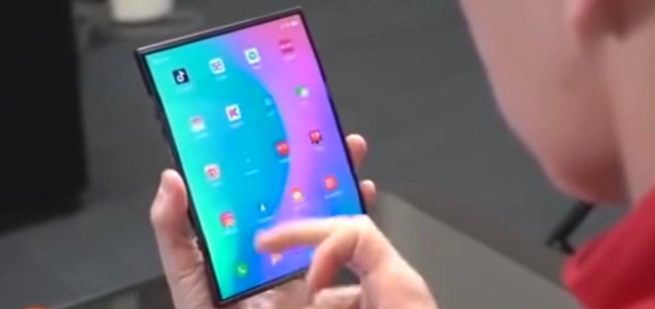 Presidente da Xiaomi mostra o smartphone dobrável da empresa