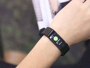 Alfawise B7 Pro é a smartband com tela colorida que custa menos de R$ 75