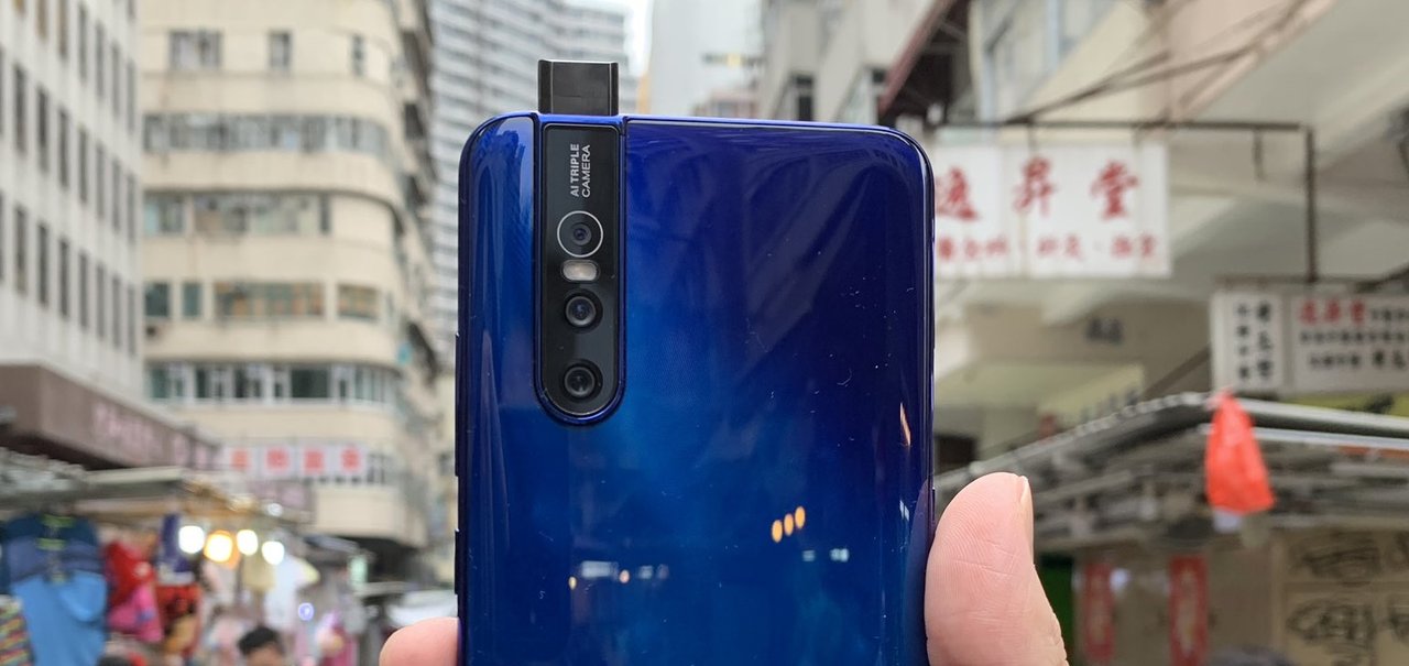 Suposto Vivo V15 Pro aparece com câmera retrátil e conjunto triplo traseiro