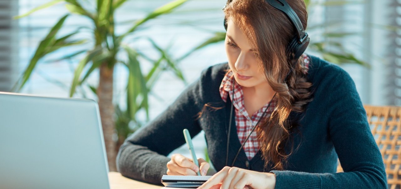 Estudo indica que ouvir música afeta negativamente a criatividade