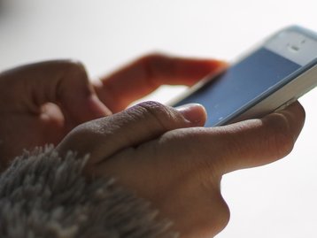 T*@ é um 'comando secreto' que mostra os membros de um grupo do WhatsApp?