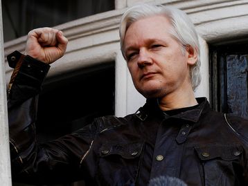 Doações em Bitcoin para Assange explodem após prisão