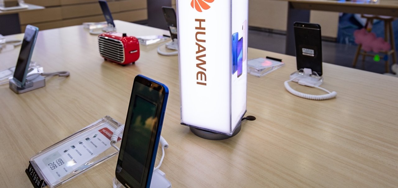 Huawei deixa Apple para trás e se aproxima da Samsung na venda de celulares