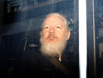Julian Assange, do WikiLeaks, é condenado por violar Lei de Espionagem