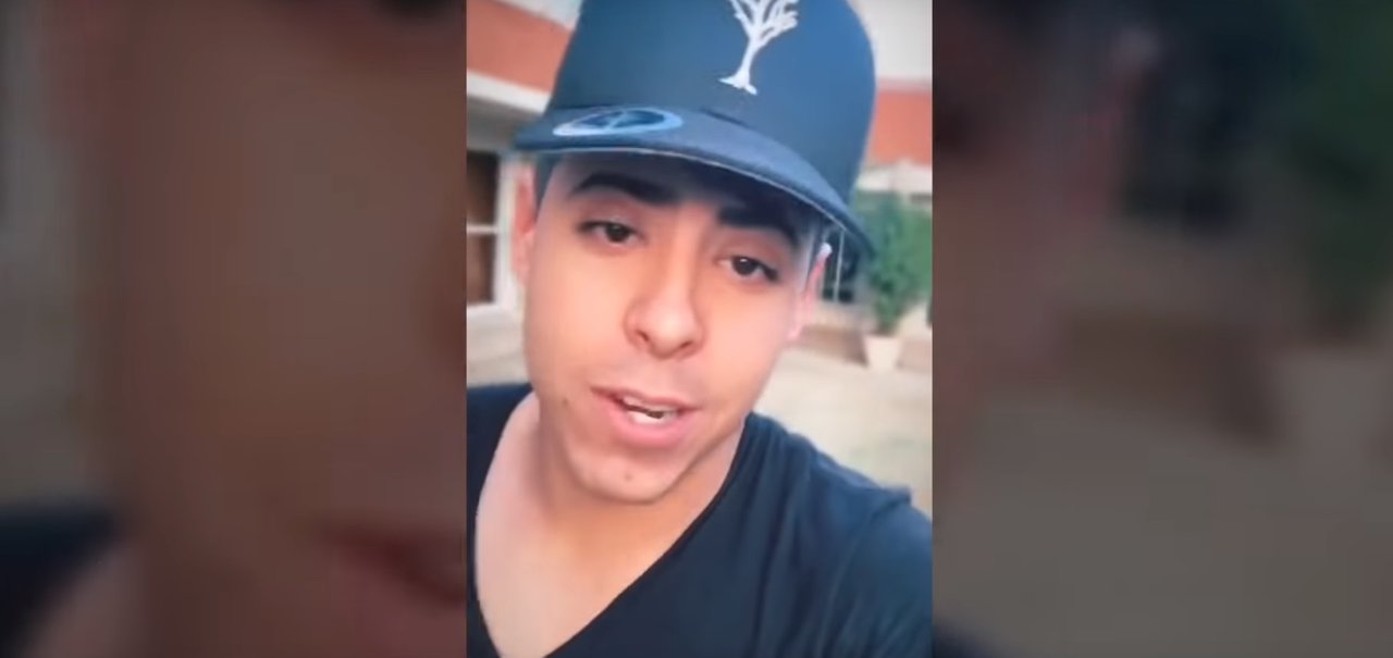 Polícia prende youtuber que tinha armas, munições e drogas em casa