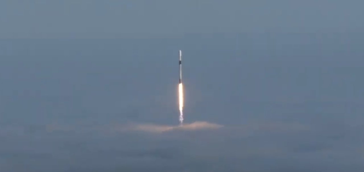 SpaceX lança foguete reutilizado para colocar 3 satélites em órbita