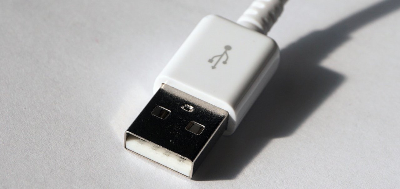 Existe um motivo para o USB ser tão difícil de plugar, explica criador