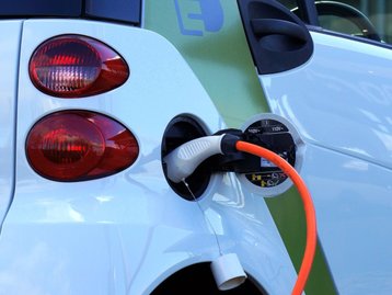 Carros elétricos terão barulho artificial para alertar pedestres na Europa