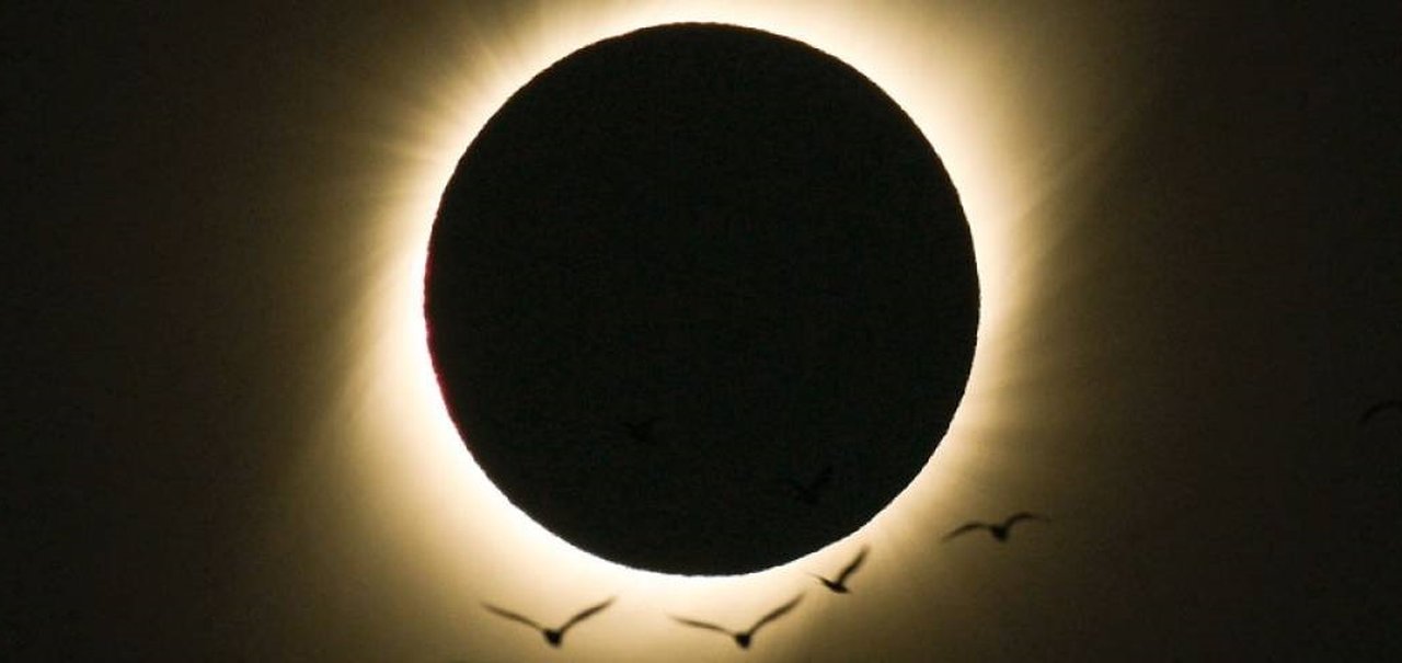 NASA publica foto tirada por brasileiro durante o eclipse solar do Chile