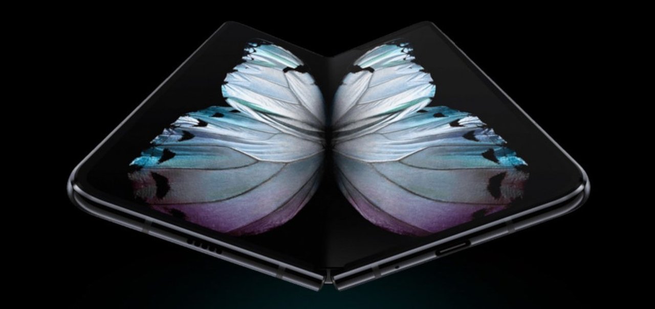 Galaxy Fold reformulado é fotografado em local público